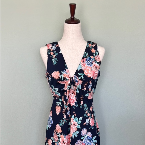 Floral Sleeveless Dress - Picture 2 of 8